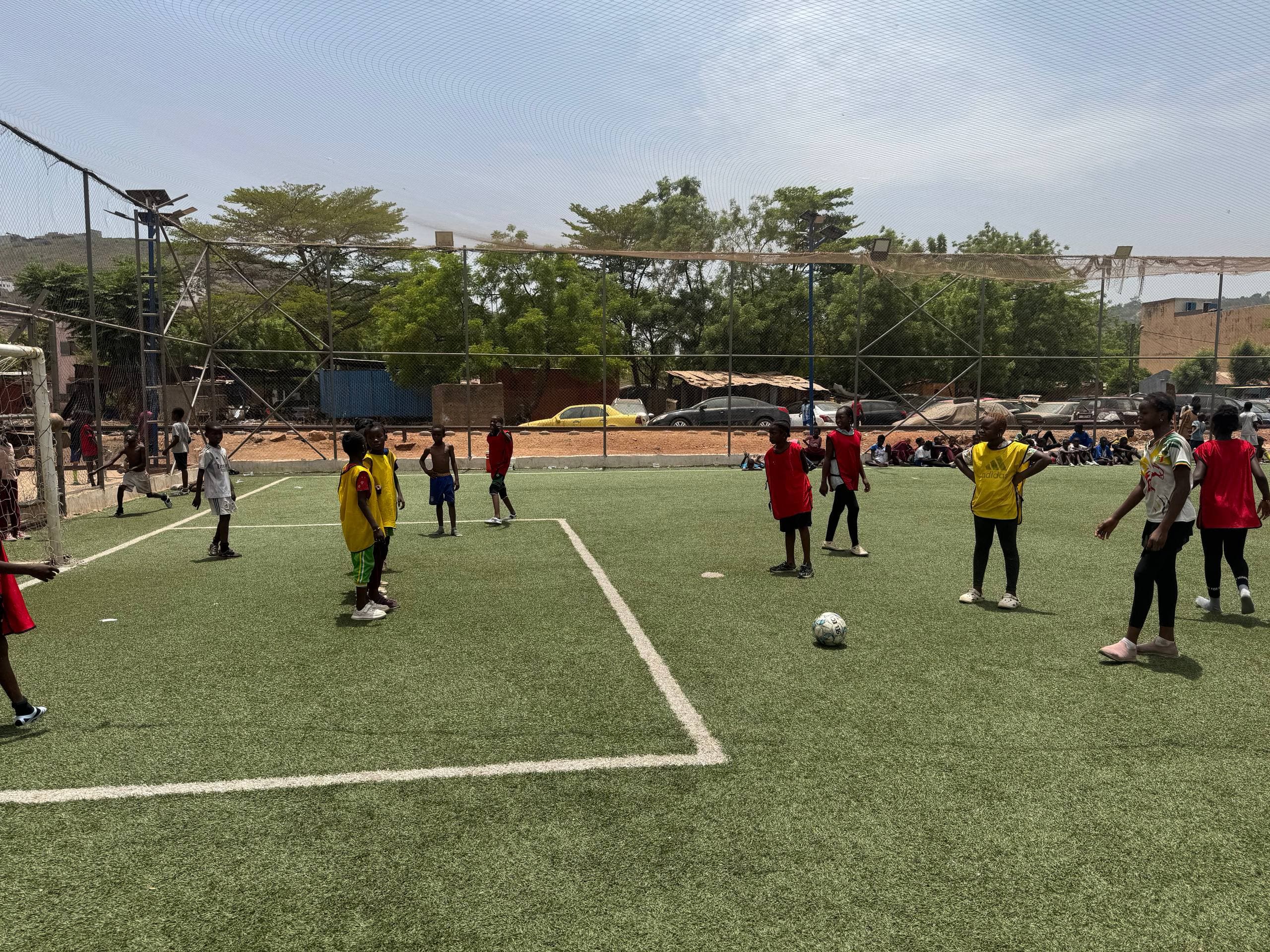 Scène de football lors d’une activité de Daga Keita